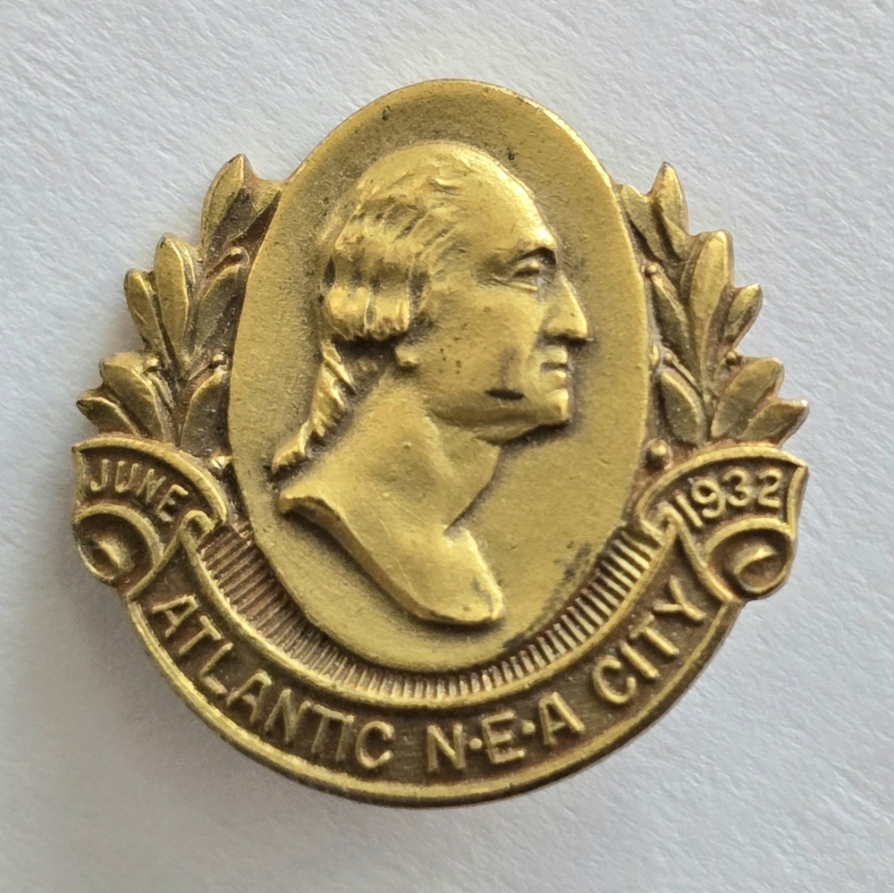 Vintage pin 1932 NEA George Washington gold tone National Education Association